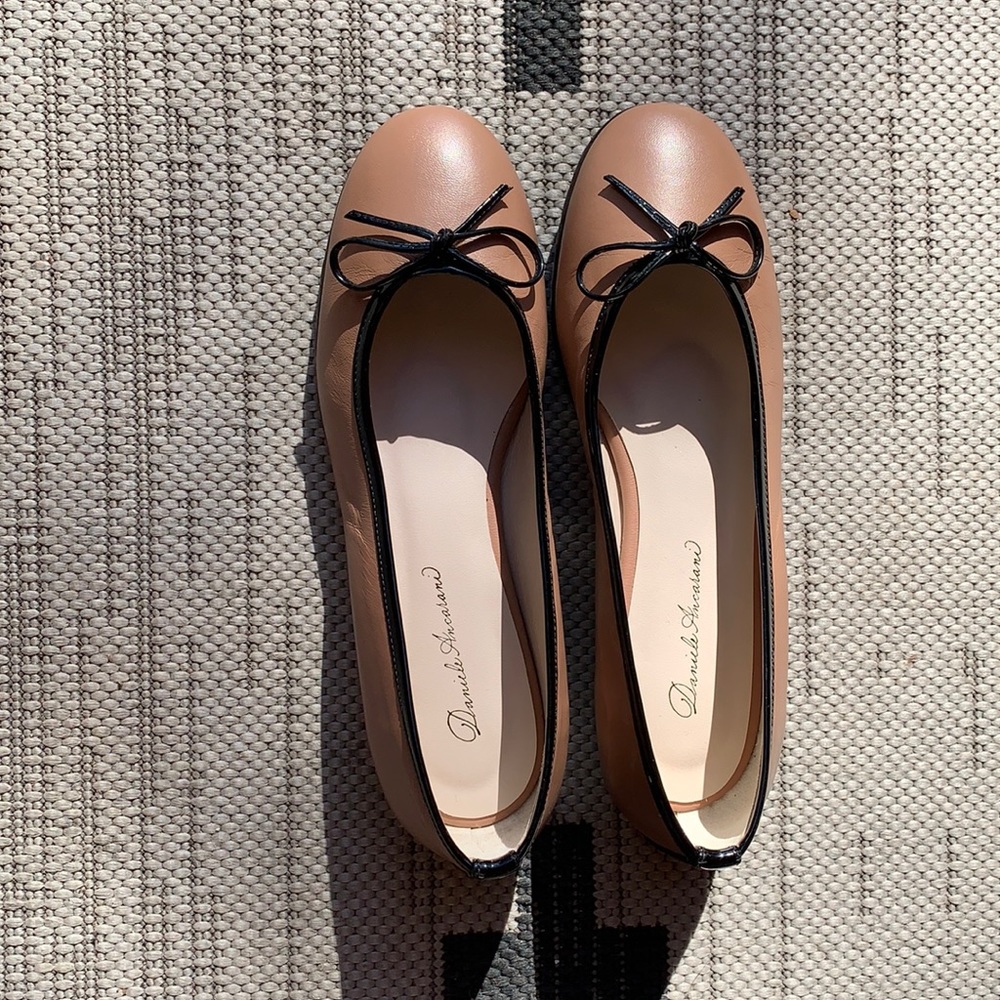 NWOT Danielle Ancarani ballet flats